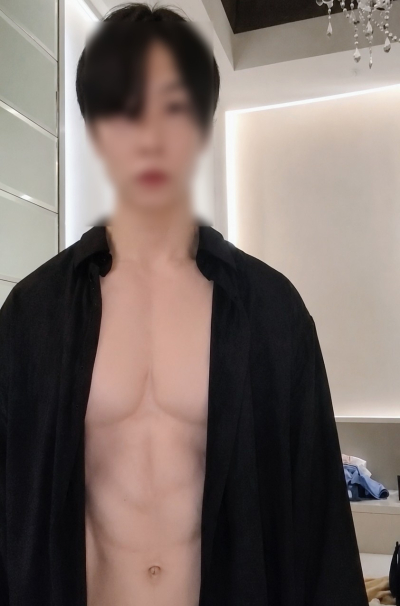 7436