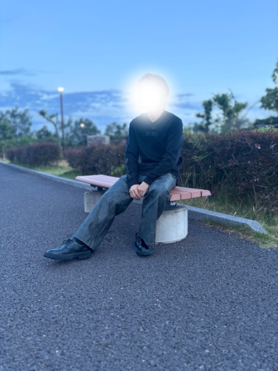 7858